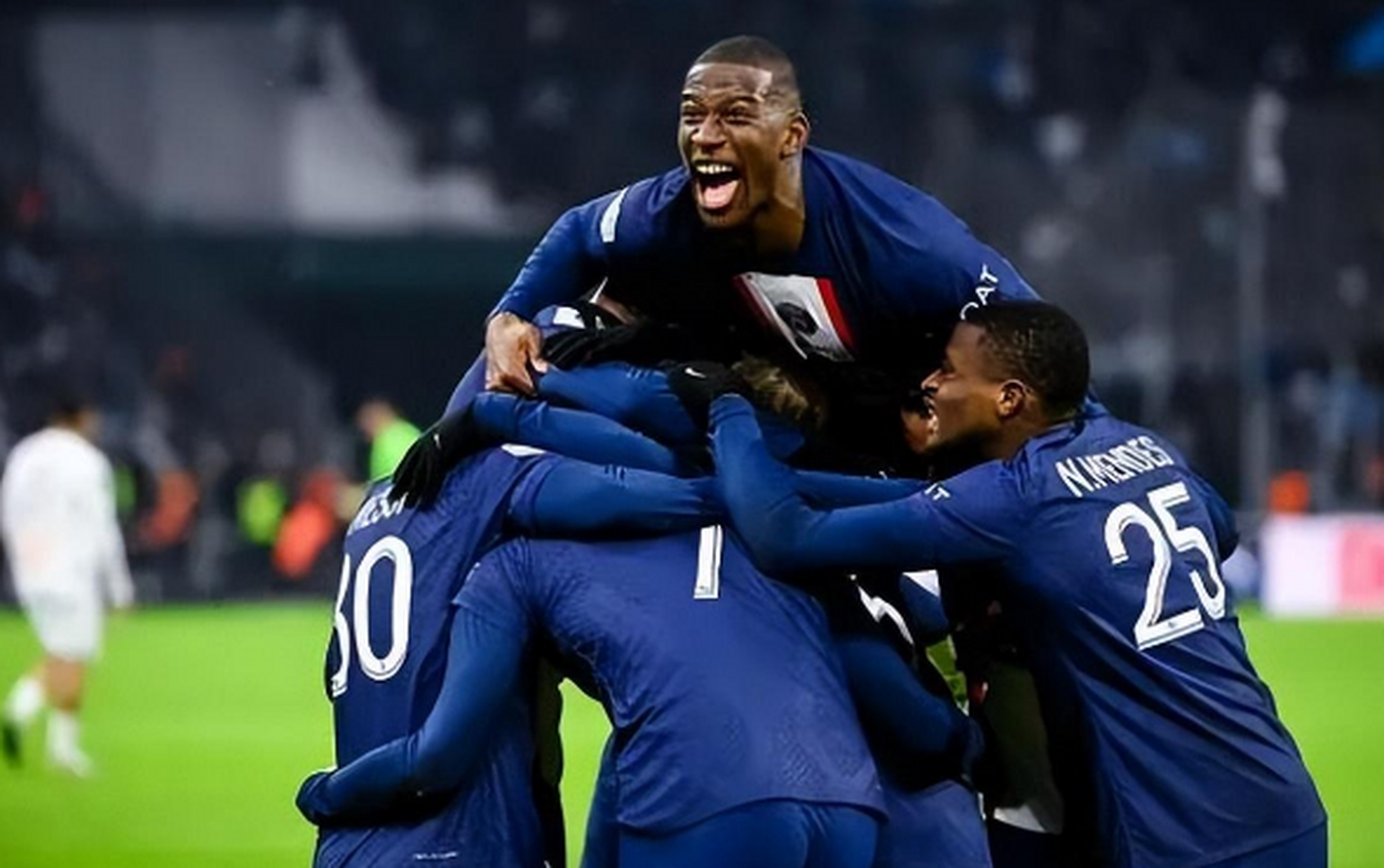 巴黎圣日耳曼客场取胜,马赛遭遇失利 巴黎圣日耳曼客场取胜,马赛遭遇失利