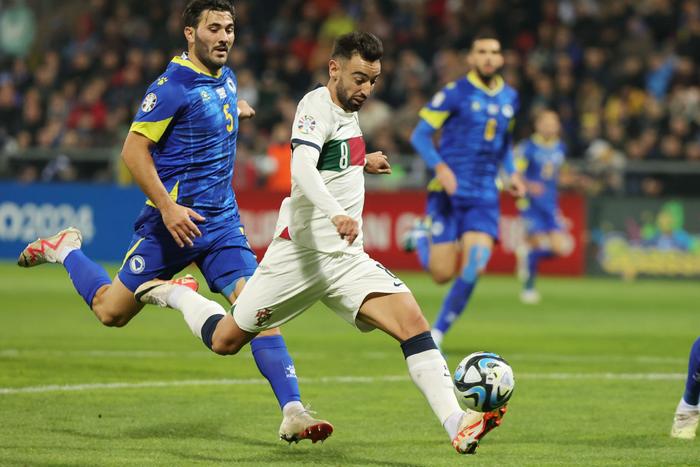 爱游戏APP-包含新西兰队欧洲杯预选赛平稳前行，向胜利勇往直前的词条