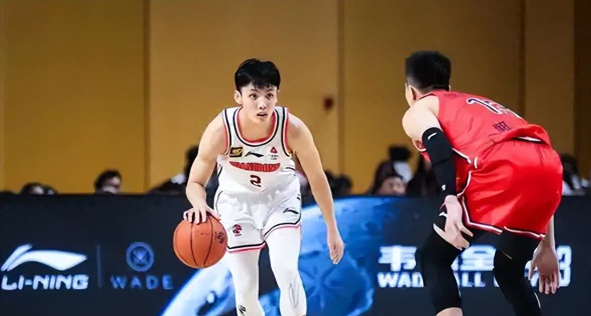 福建男篮客场大胜，赢得三连胜势头