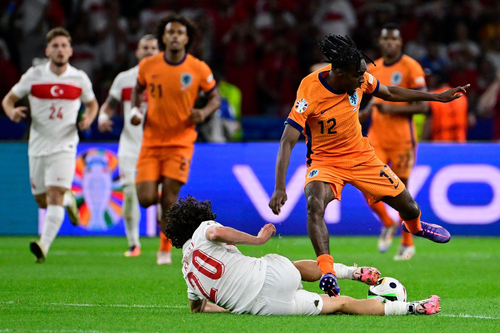 爱游戏娱乐-荷兰队遇强手晋级欧洲锦标赛四强