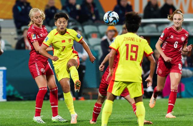 爱游戏在线-战胜强敌！中国女足在比赛中英勇表现取胜