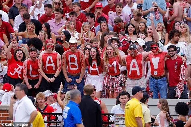 爱游戏tv-橄榄球活动吸引了大批球迷前来观赏的简单介绍