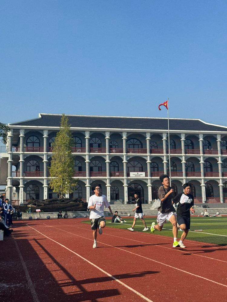 爱游戏-芬兰运动员赛场上拼尽全力，永不放弃向前的简单介绍