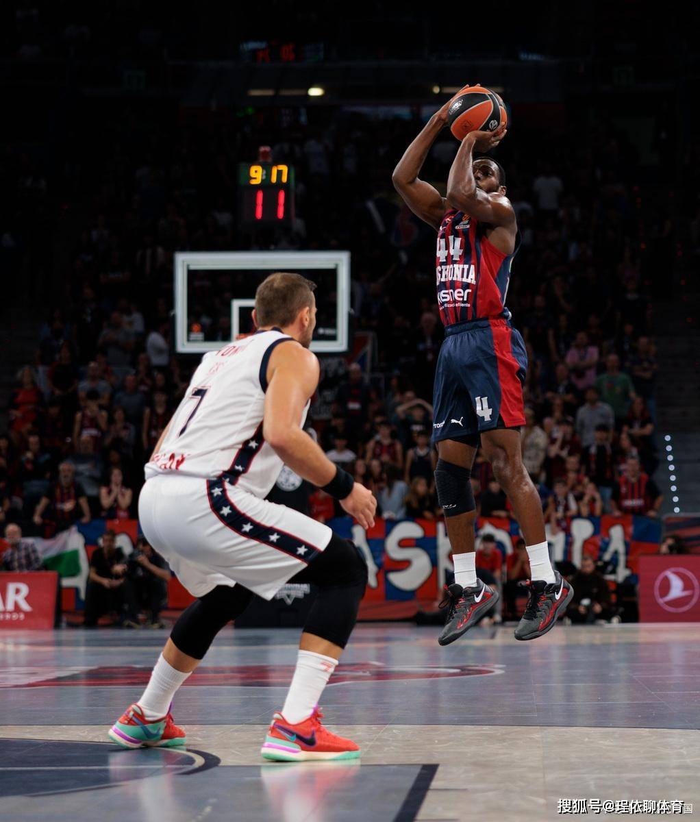 法国职业篮球赛事：球星频频刷新记录，魅力足球场的简单介绍