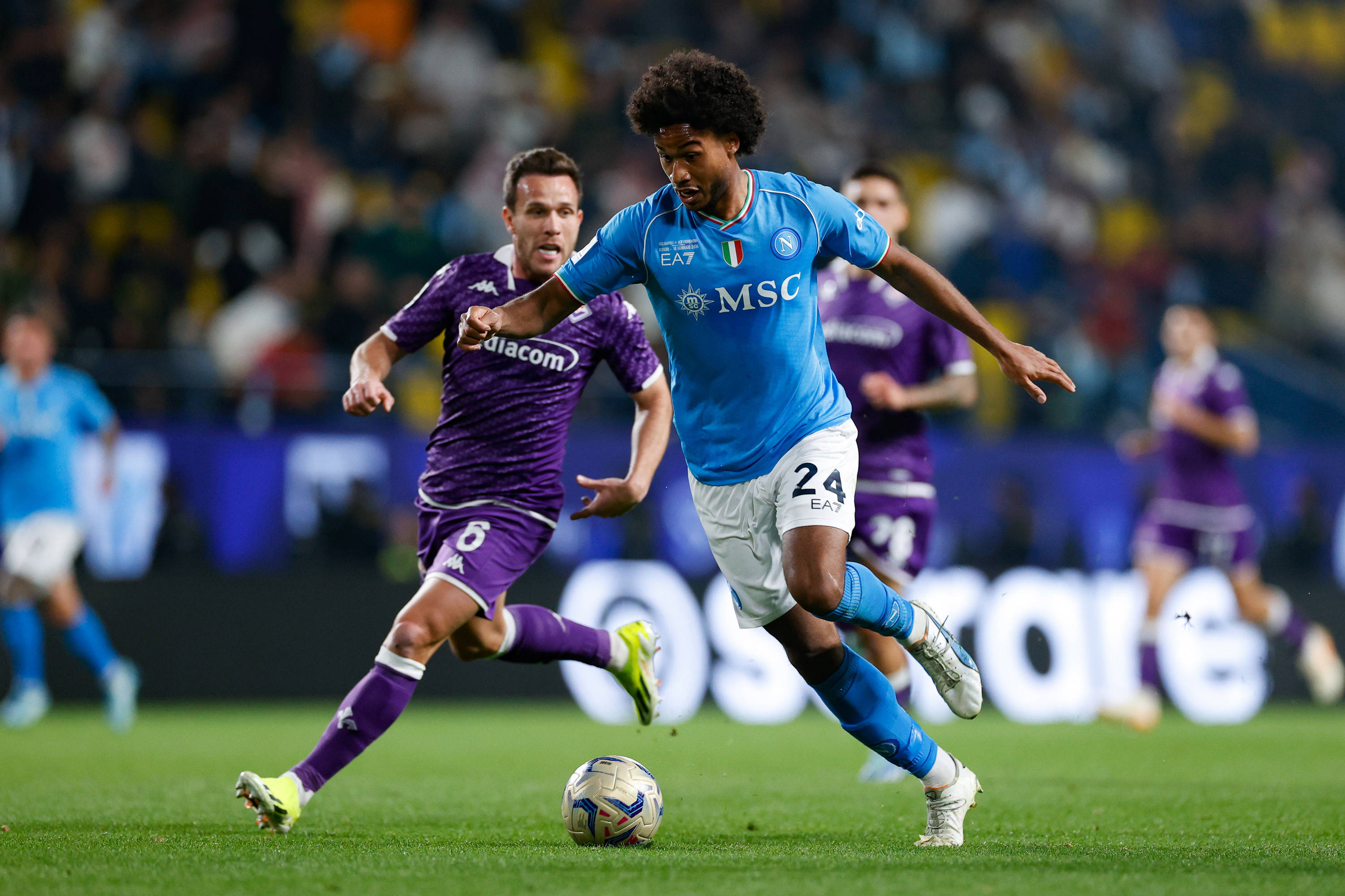 爱游戏在线-佛罗伦萨强势压制对手，轻松取得胜利