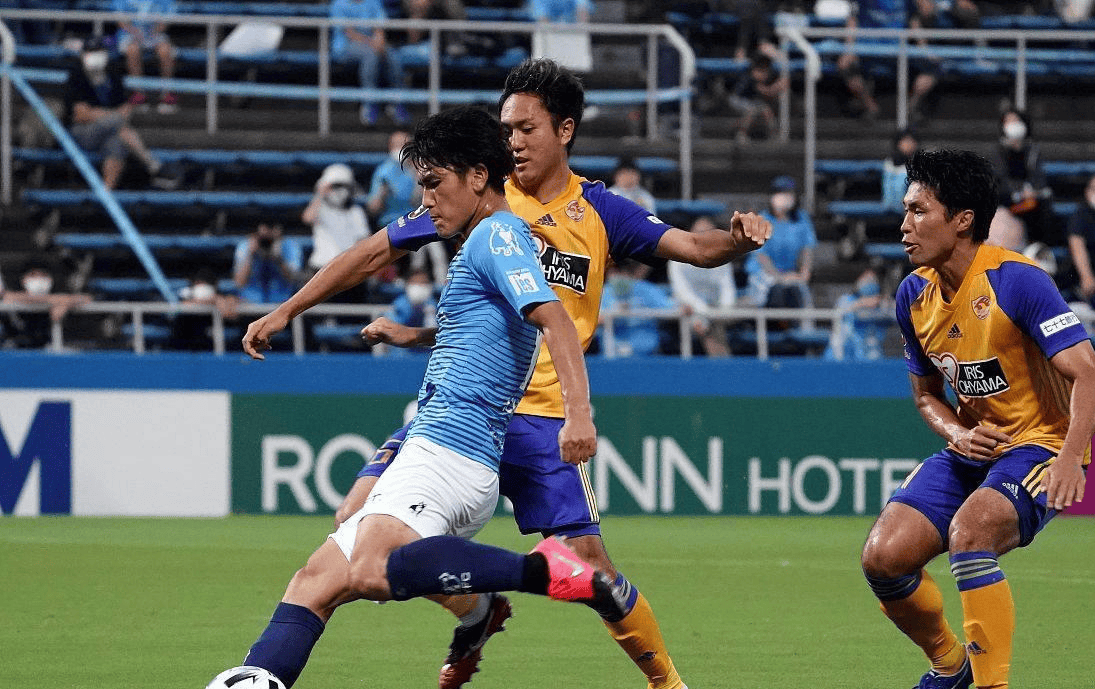 球队凭借谨慎防守，成功阻止对手反击