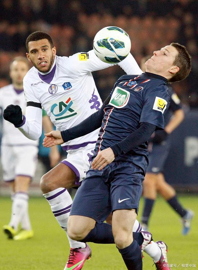 爱游戏在线-里尔遭遇连败困境，急需调整球队状态