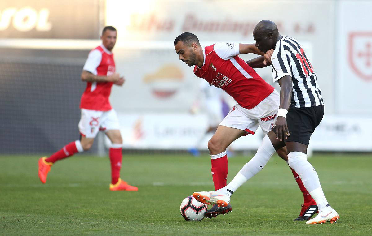 里尔遭遇连败困境,急需调整球队状态 里尔遭遇连败困境,急需调整球队状态