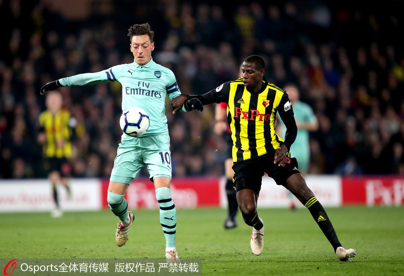 阿森纳客场抢分，厄齐尔助攻有致，枪手傲视群雄的简单介绍