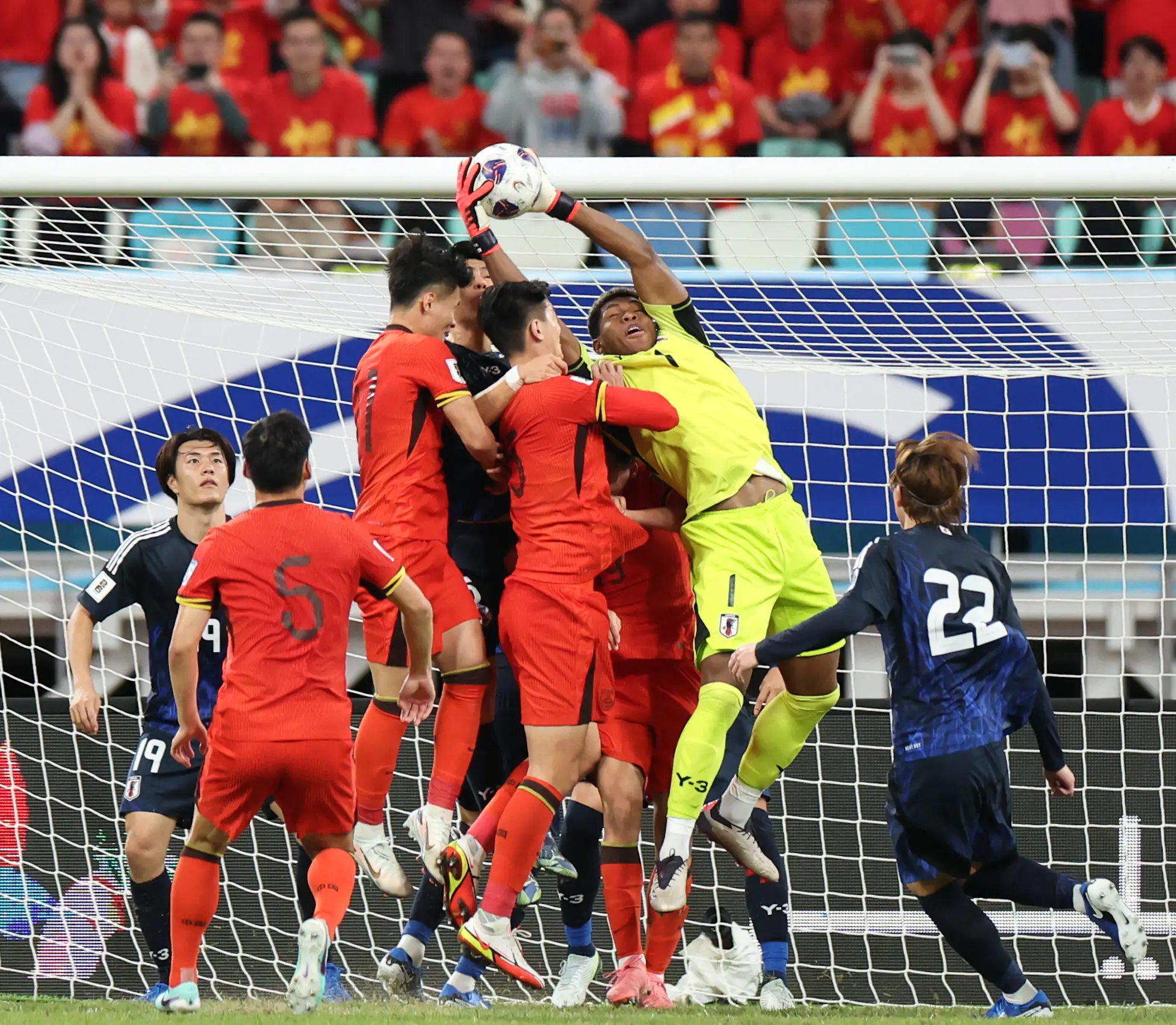 比赛一触即发,国内足球联赛实力较量的简单介绍 比赛一触即发,国内足球联赛实力较量的简单介绍