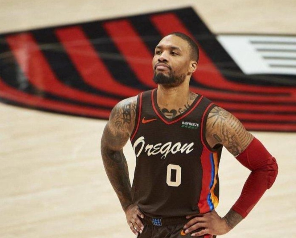 开拓者队长利拉德卓越表现，球队斩获大胜