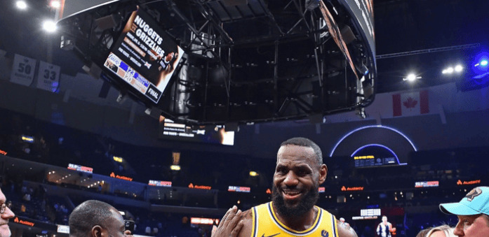 包含胜负之战现场观众沸腾争夺成功的关键的词条