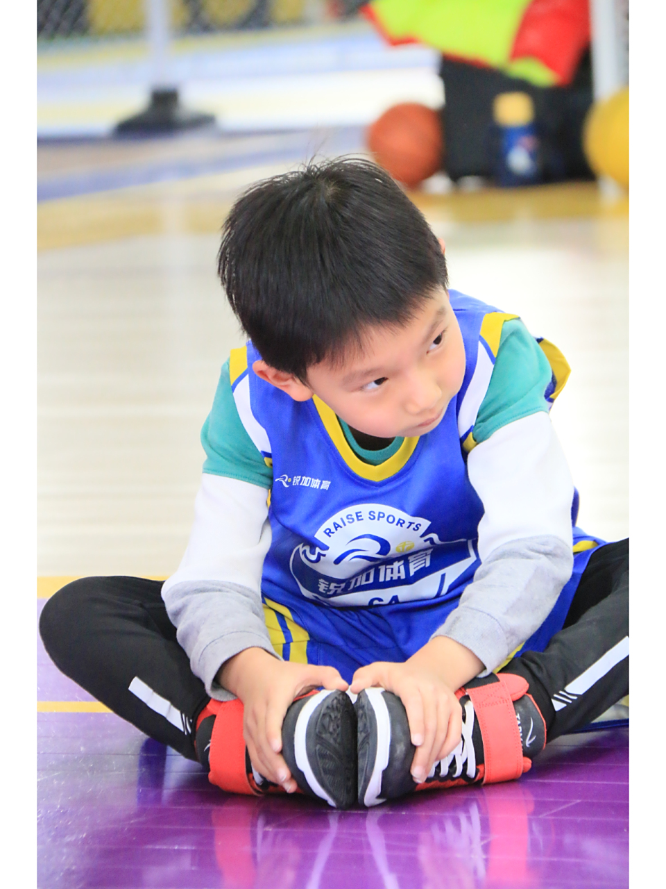 篮球教练团队接受新一轮培训，提升教学水平