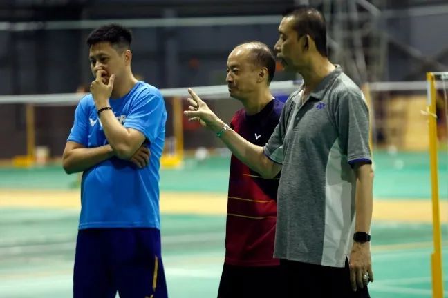 爱游戏娱乐-德国队完胜韩国队，李梓嘉惊艳四座